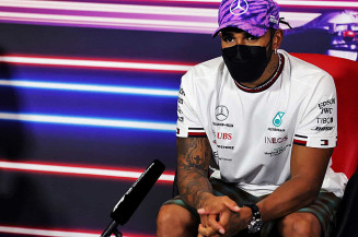 F-1 condena comentários racistas contra Hamilton após acidente com Verstappen