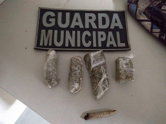 Adolescente é apreendido com cigarro de maconha em Dourados