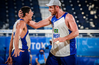 Alison e Álvaro vencem mexicanos e vão quartas do vôlei de praia