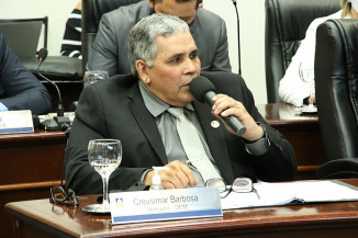 Creusimar Barbosa solicita asfalto nos bairros Santa Maria e Jardim Caiman