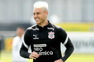 Roger Guedes comemora gol na estreia, mas lamenta empate do Corinthians