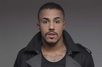 Com carreira na música, MC Livinho realiza sonho de ser jogador de futebol