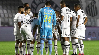Carille aponta desatenção do Santos em derrota: 'A gente se perdeu na partida'