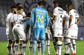 Carille aponta desatenção do Santos em derrota: 'A gente se perdeu na partida'