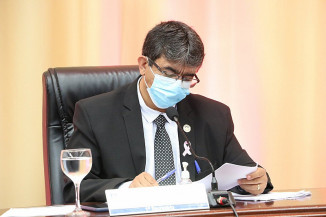 Juscelino solicita atendimento de qualidade às pessoas com deficiência auditiva