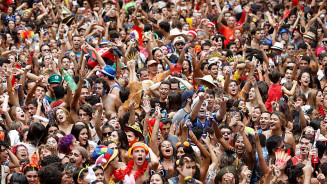 Carnaval seguro no Rio exige cobertura vacinal de 80%, diz relatório