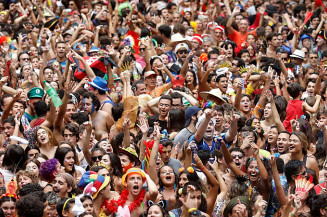 Carnaval seguro no Rio exige cobertura vacinal de 80%, diz relatório
