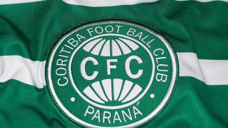 Com acesso garantido, Coritiba enfrenta a Ponte Preta atrás do vice-campeonato