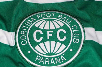 Com acesso garantido, Coritiba enfrenta a Ponte Preta atrás do vice-campeonato