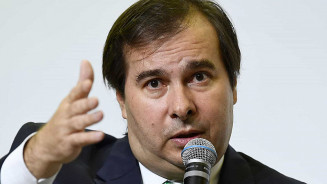 Maia diz não ter pressa em fechar nome para eleição; decisão pode sair até 6a