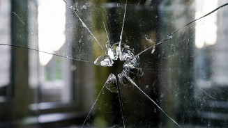 Policial baleado pelo filho de 13 anos por causa de game fica paraplégico