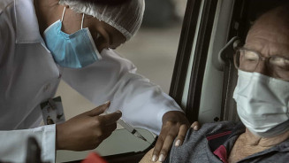 Brasil tem 81,81% da população com ao menos uma dose contra covid